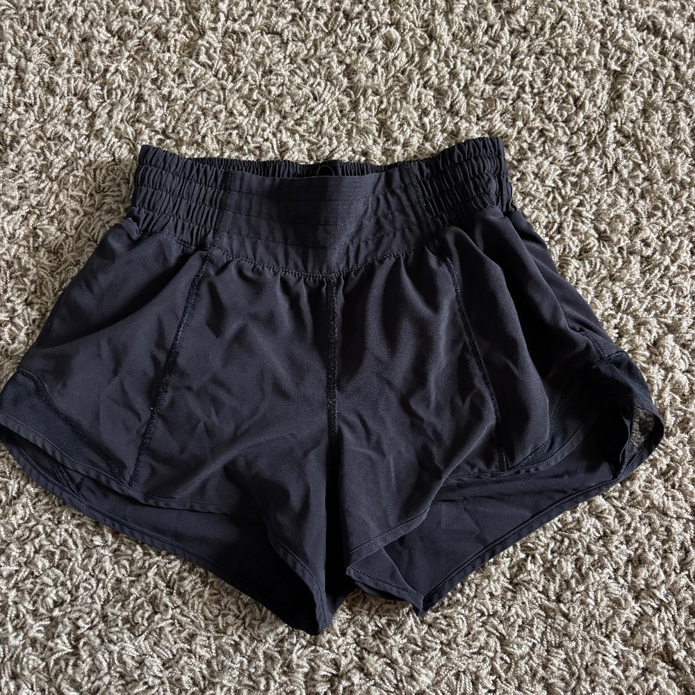 lululemon 2.5 black hotty hot shorts size 2